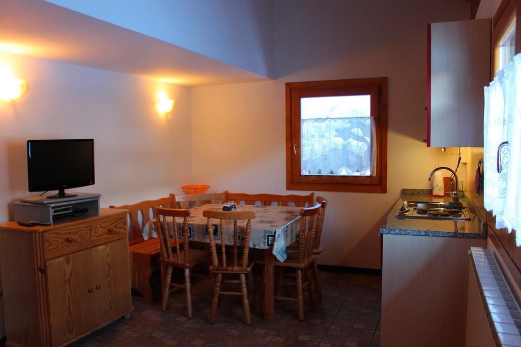 Chalet Presanella Temu Room photo